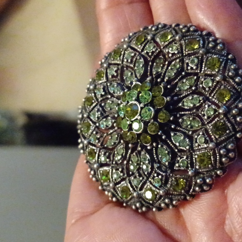 GREEN RHINESTONES PENDANT WITH SILVERTONE ROPE NECKLACE, HALLMARK X, LIKE NEW - Picture 1 of 3